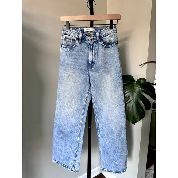 Abercrombie & Fitch Crop Wide Leg Ultra High Rise Jeans - Picture 1 of 3